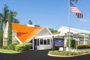 Отель Howard Johnson by Wyndham Vero Beach / Downtown  Веро Бич